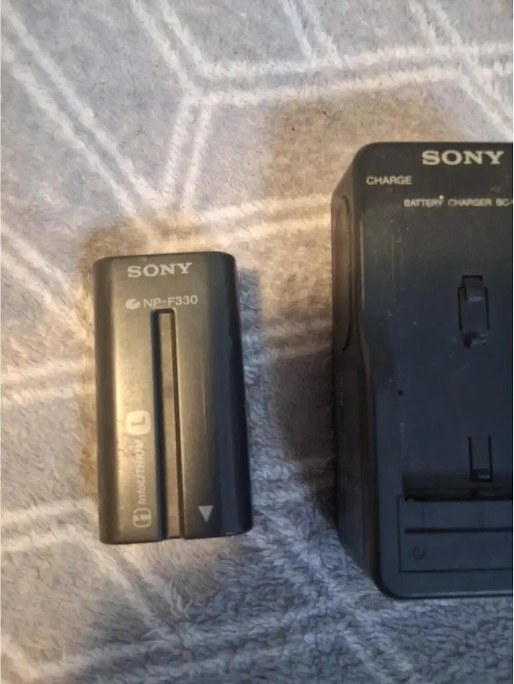 Sony F330 Battery And Charger Back Need Wire
